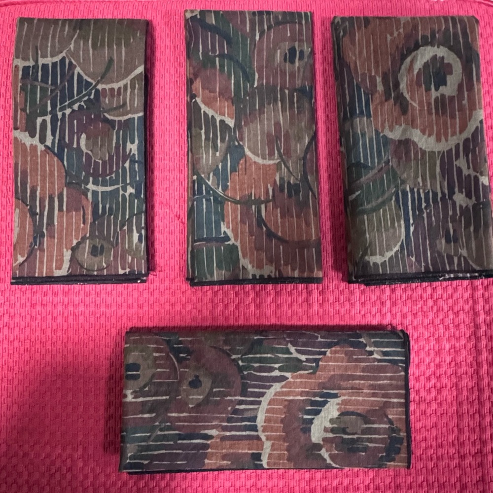 4 Dinner Napkins